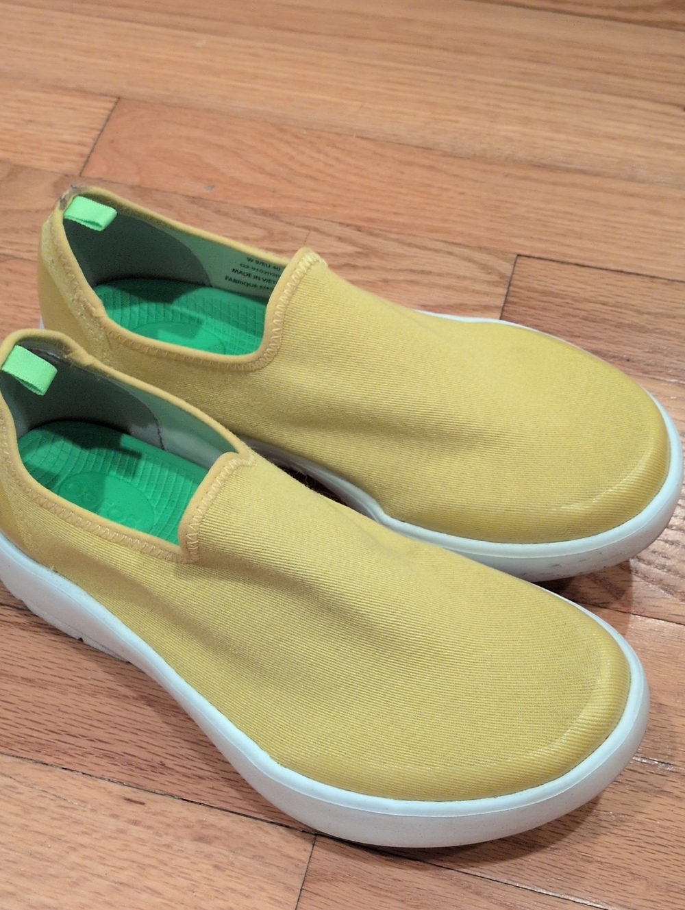 OOFOS OOmg Sport Slip-On Sneaker - Women's Yellow W9/EU40